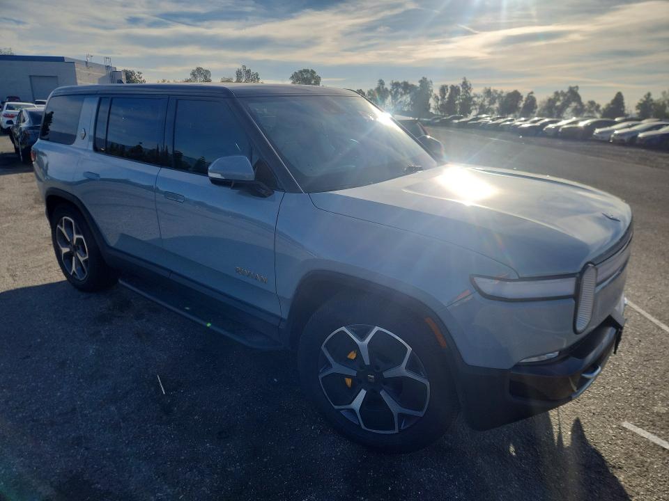 2023 Rivian R1s