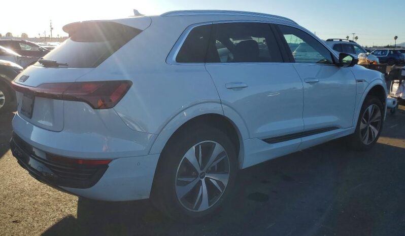 
								2024 Audi Q8 full									