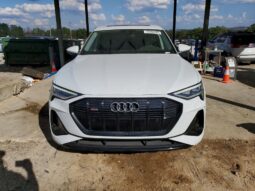 
										2022 Audi E-tron full									
