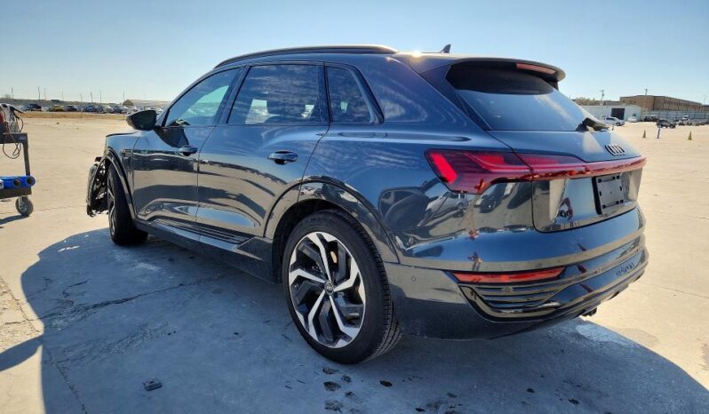 
								2024 Audi Q8 full									