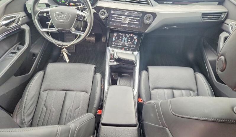 
								2024 Audi Q8 full									