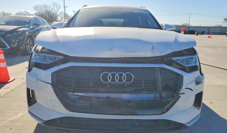 
								2021 Audi E-tron full									