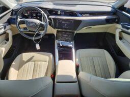 
										2024 Audi Q8 full									