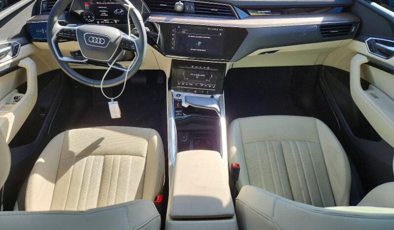 
								2024 Audi Q8 full									