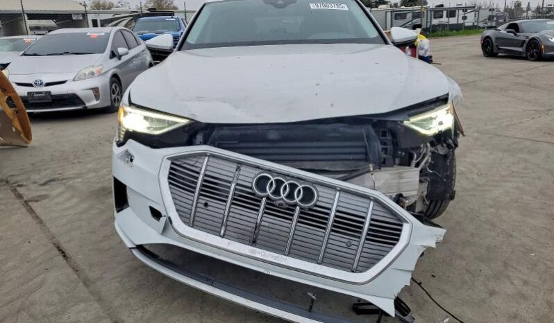 
								2021 Audi E-tron full									