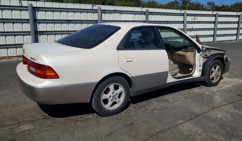 
								1998 Lexus Es 300 full									
