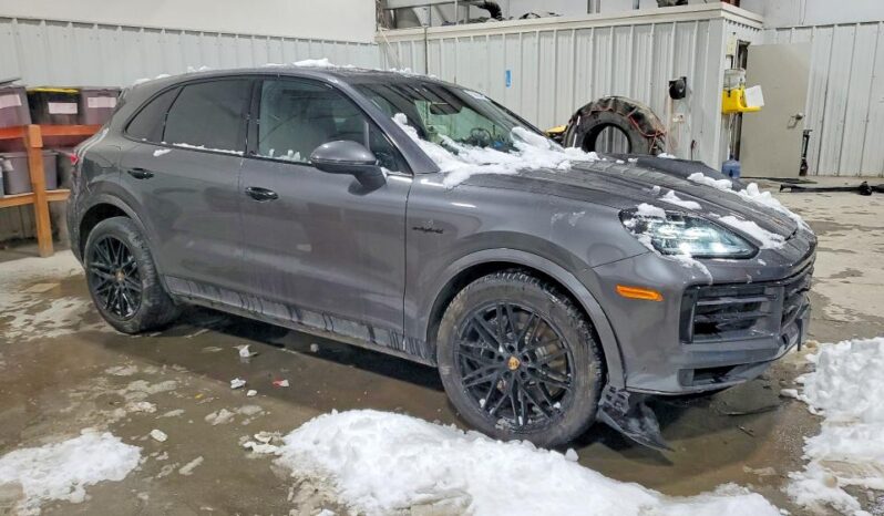
								2025 Porsche Cayenne full									
