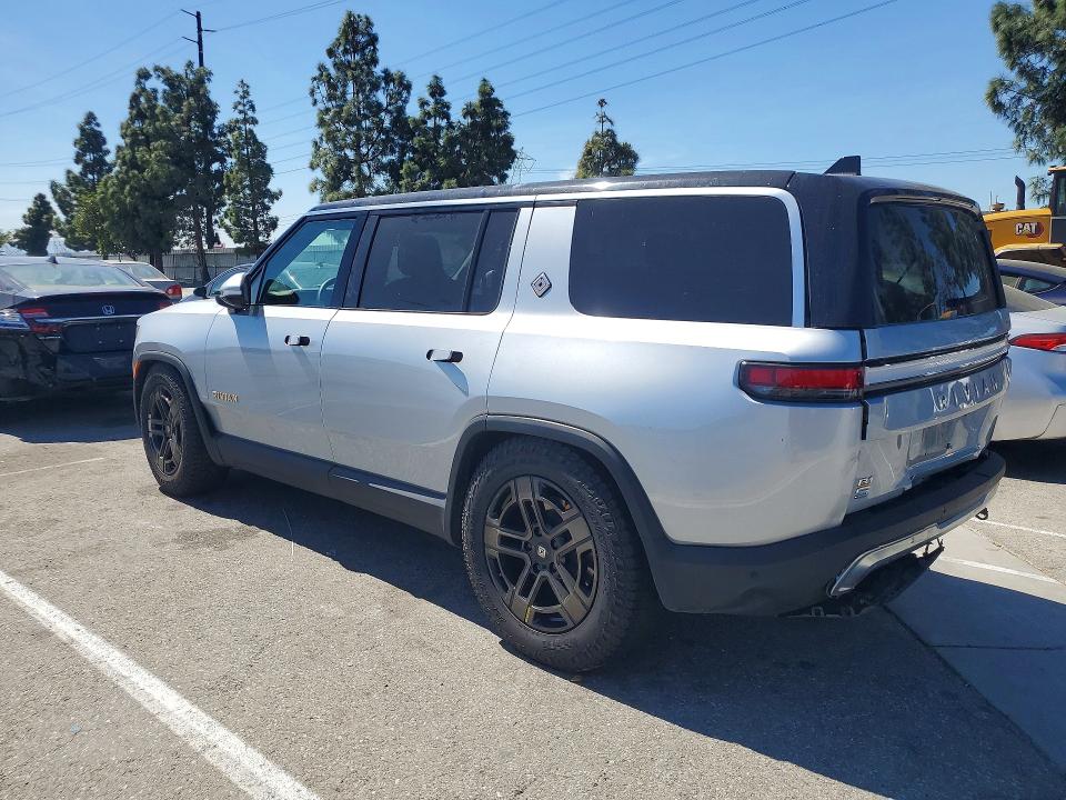 2023 Rivian R1s