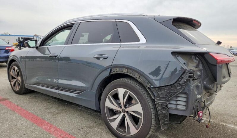 
								2024 Audi Q8 full									
