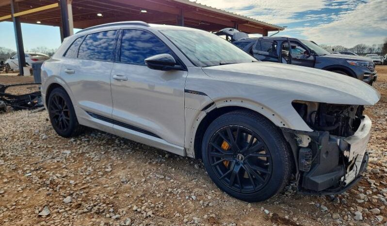 
								2022 Audi E-tron full									
