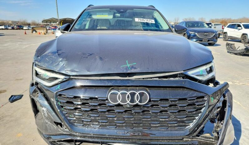 
								2024 Audi Q8 full									