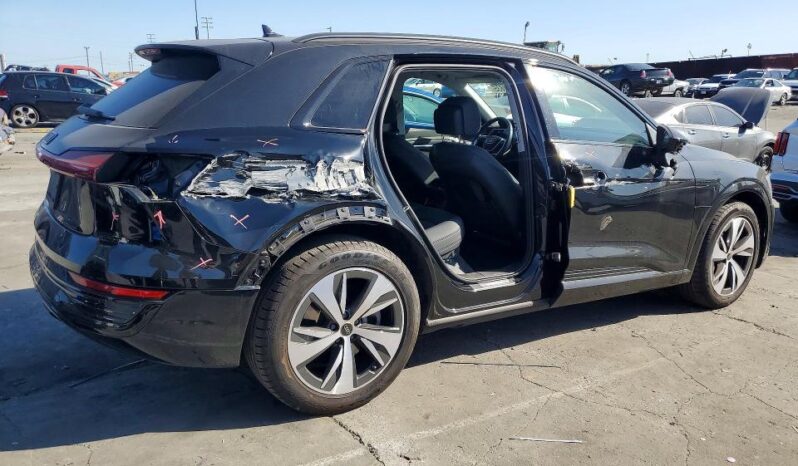 
								2024 Audi Q8 full									