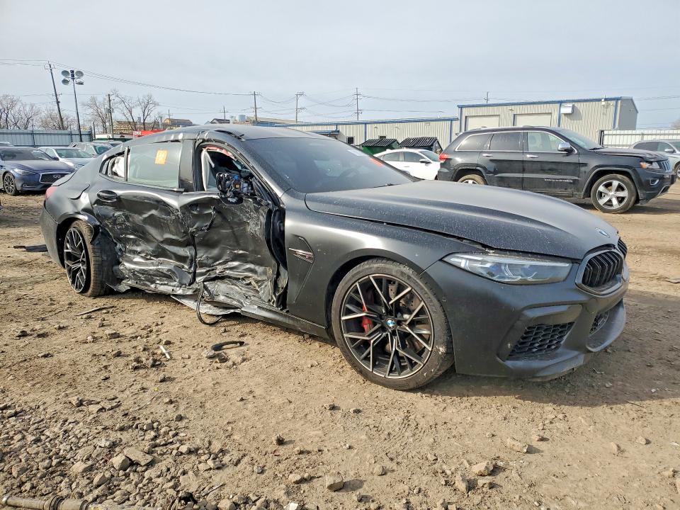 2022 BMW M8