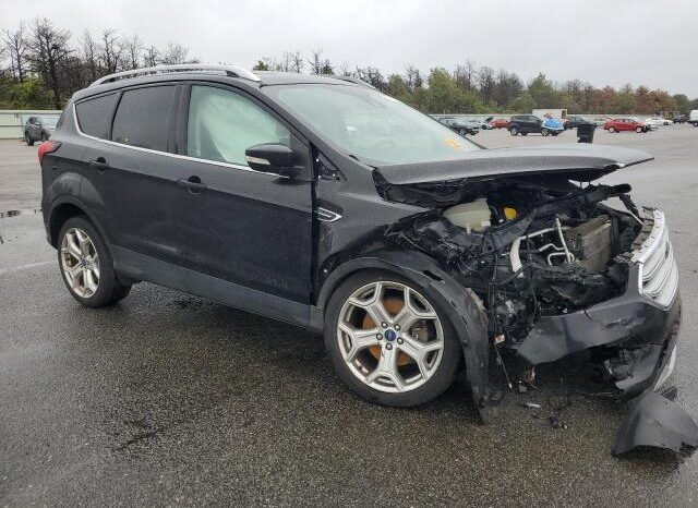 
								2019 Ford Escape tit full									