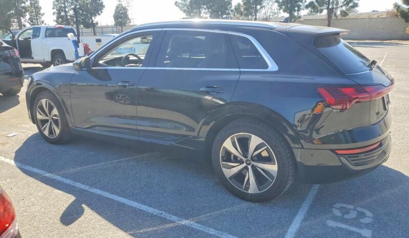 
								2024 Audi Q8 full									