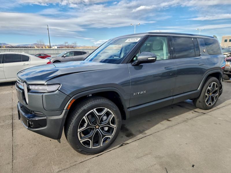 2025 Rivian R1s