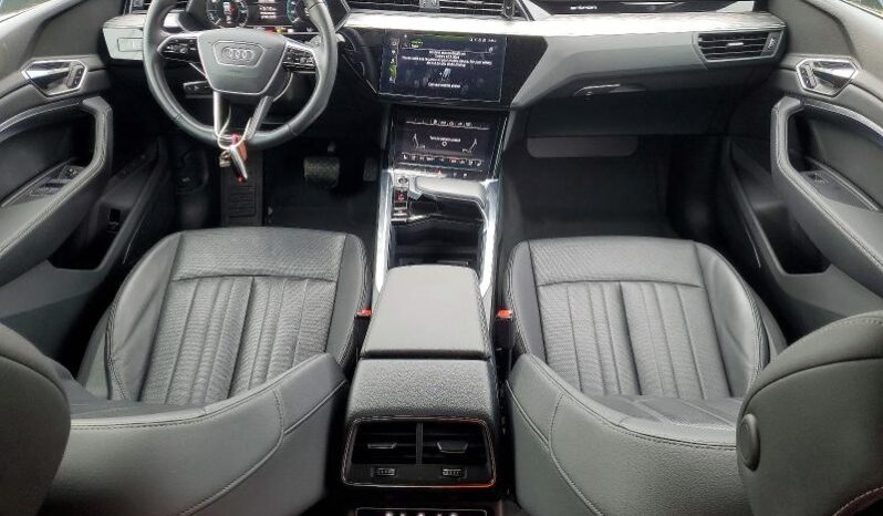
								2024 Audi Q8 full									