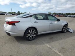 
										2022 Nissan Altima sr full									