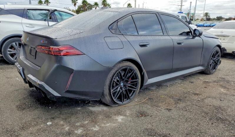 
								2025 BMW M5 full									