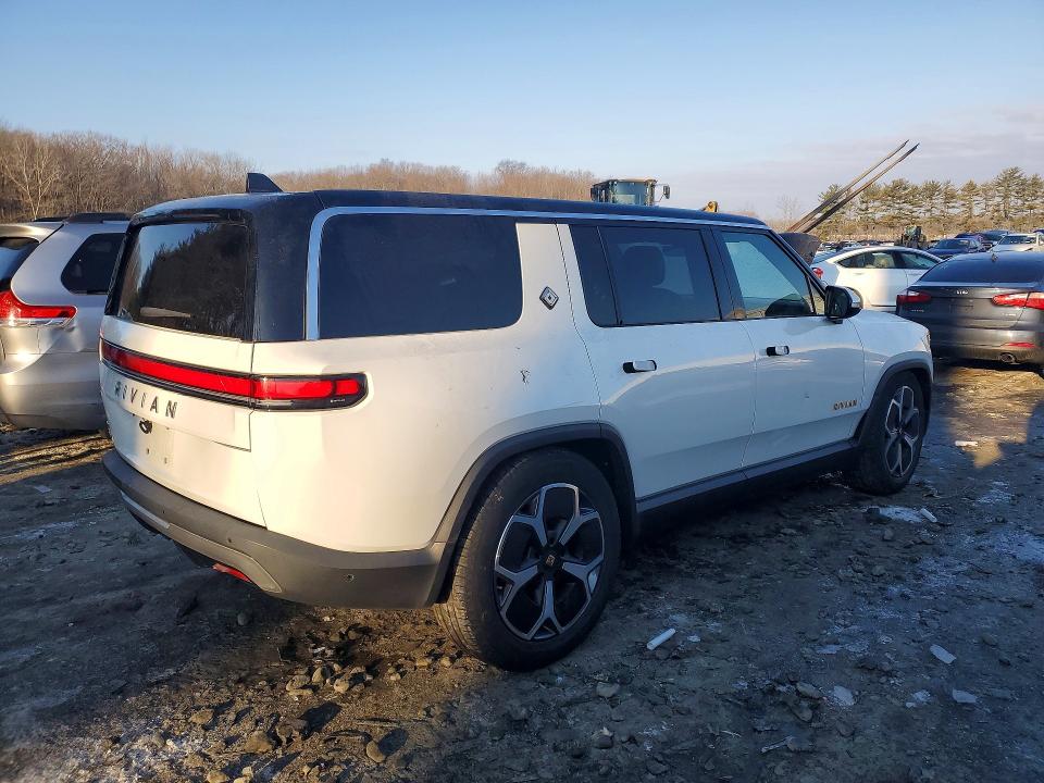 2023 Rivian R1s
