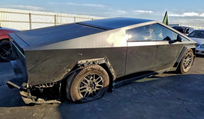 
								2025 Tesla Cybertruck full									