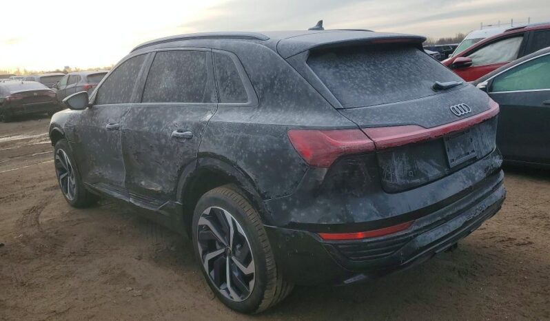 
								2024 Audi Q8 full									