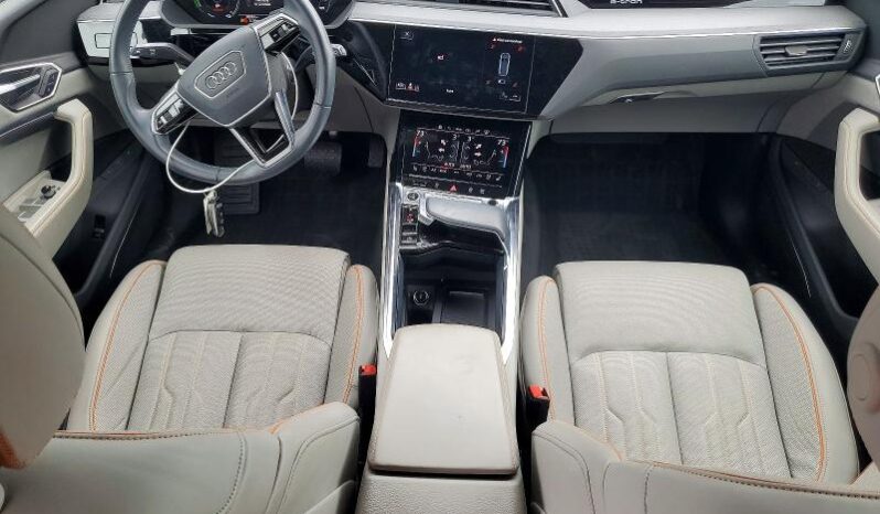 
								2024 Audi Q8 full									