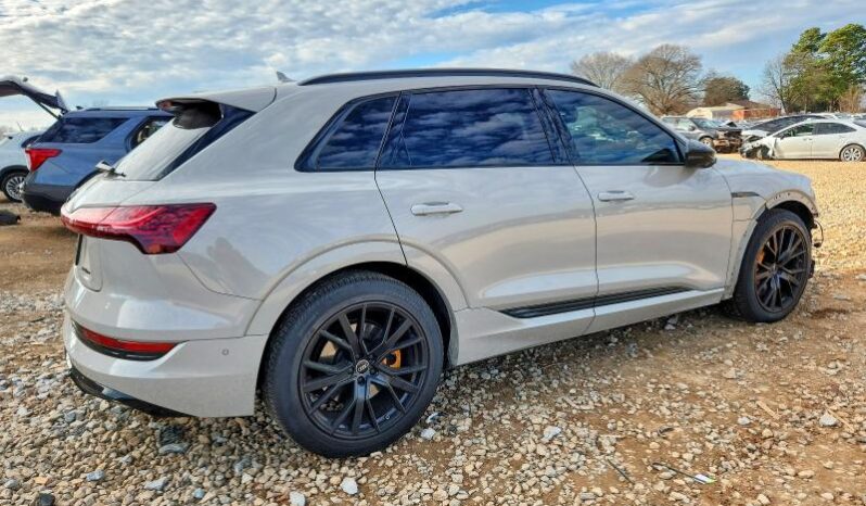 
								2022 Audi E-tron full									