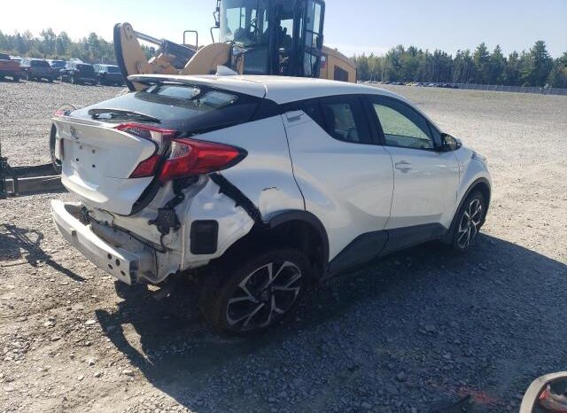 
								2020 Toyota C-hr xle full									
