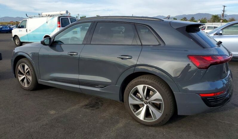 
								2024 Audi Q8 full									