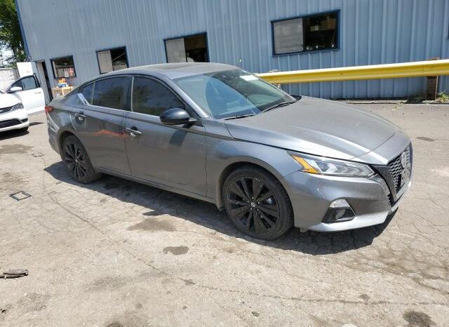 
								2022 Nissan Altima sr full									