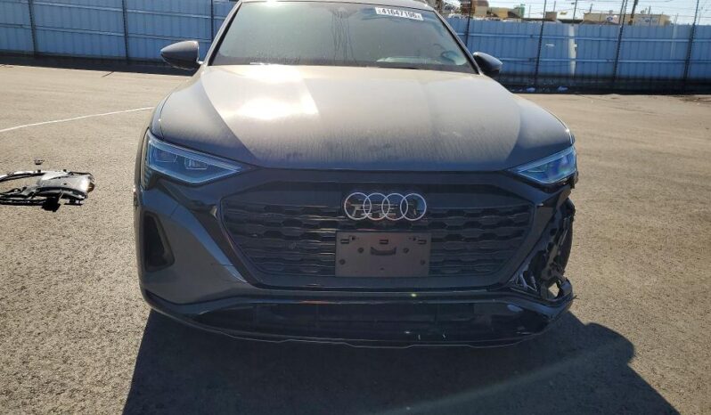 
								2024 Audi Q8 full									