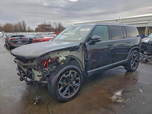 2025 Rivian R1s