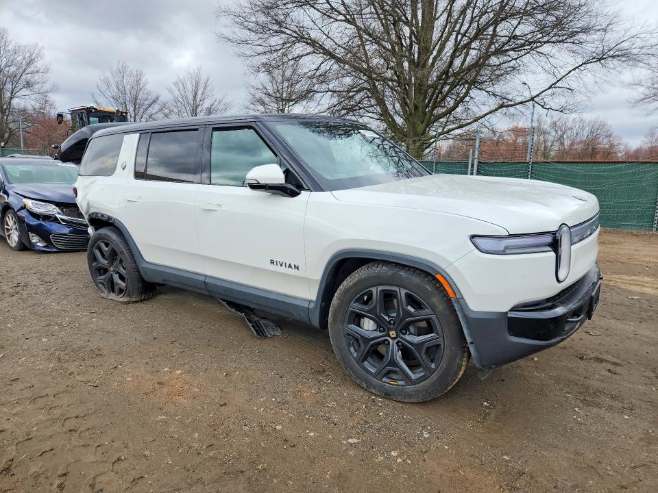 2025 Rivian R1s