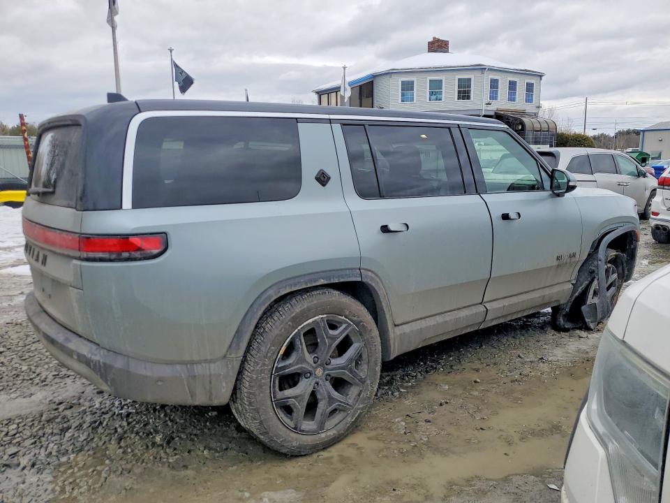 2023 Rivian R1s