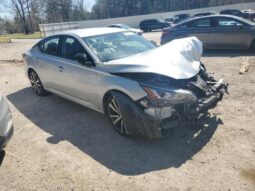 
										2019 Nissan Altima sr full									