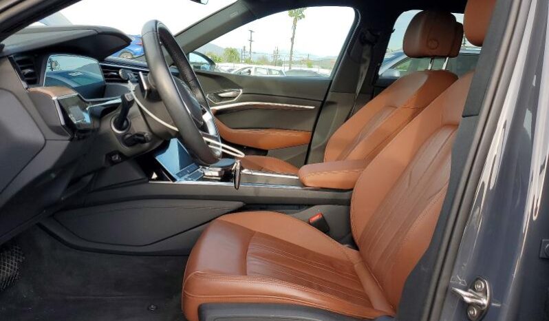 
								2024 Audi Q8 full									