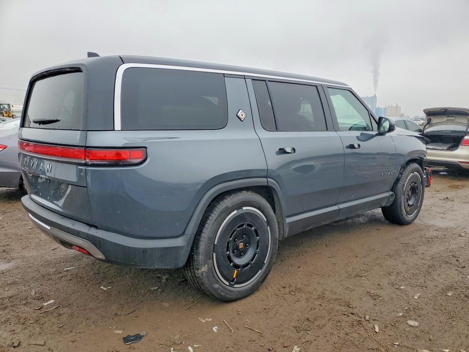 2025 Rivian R1s