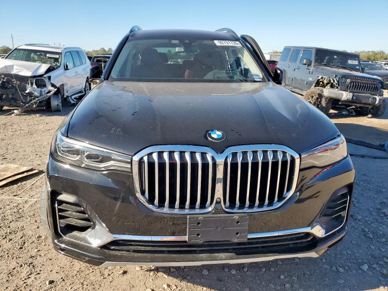 2021 BMW X7