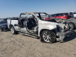 
										2022 Chevrolet Silverado full									