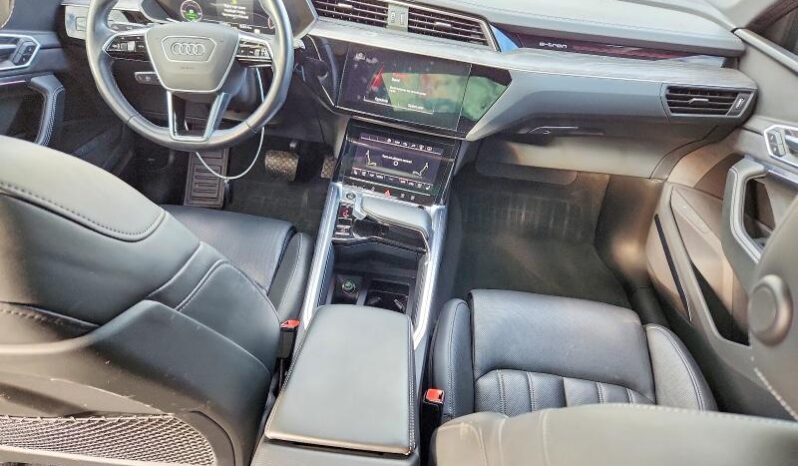 
								2022 Audi E-tron full									