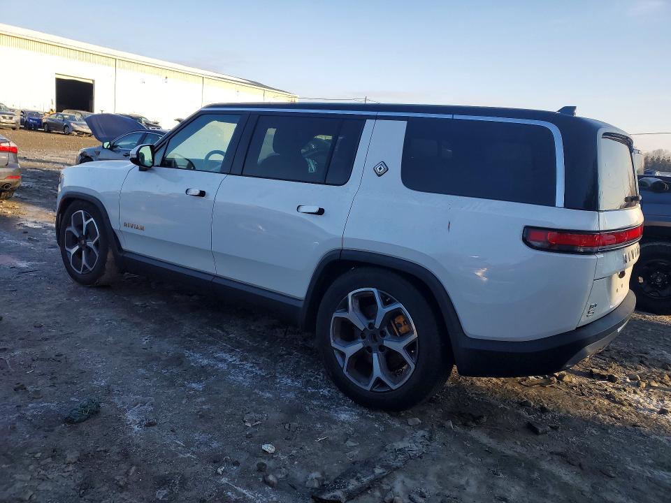 2023 Rivian R1s