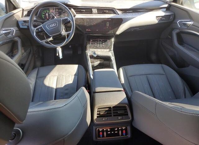 
								2022 Audi E-tron full									