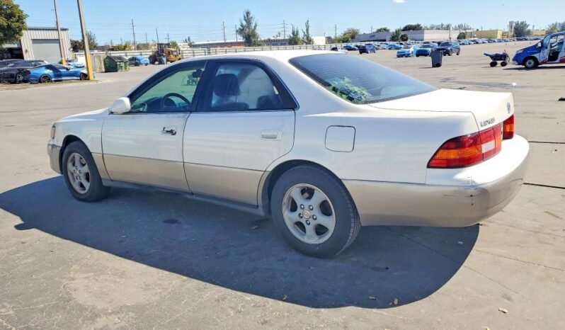 
								1998 Lexus Es 300 full									