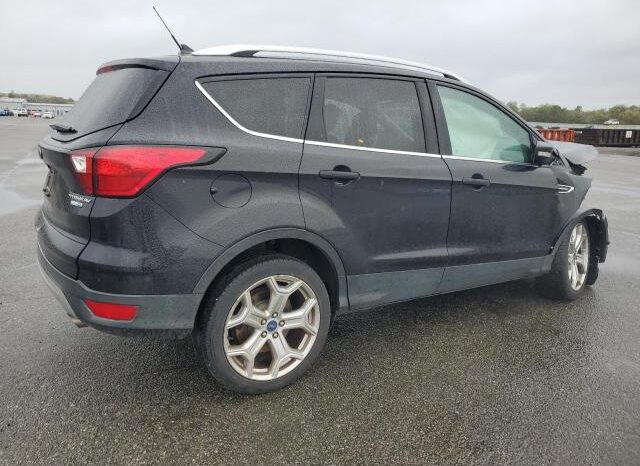 
								2019 Ford Escape tit full									