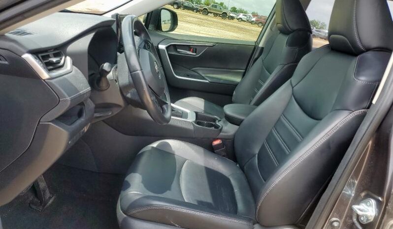 
								2020 Toyota Rav4 full									