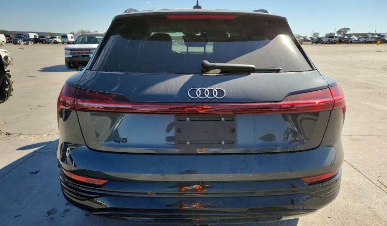
								2024 Audi Q8 full									
