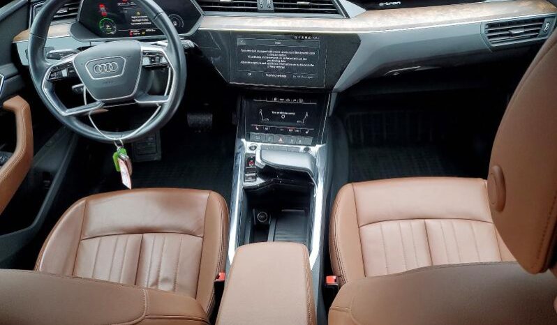 
								2022 Audi E-tron full									