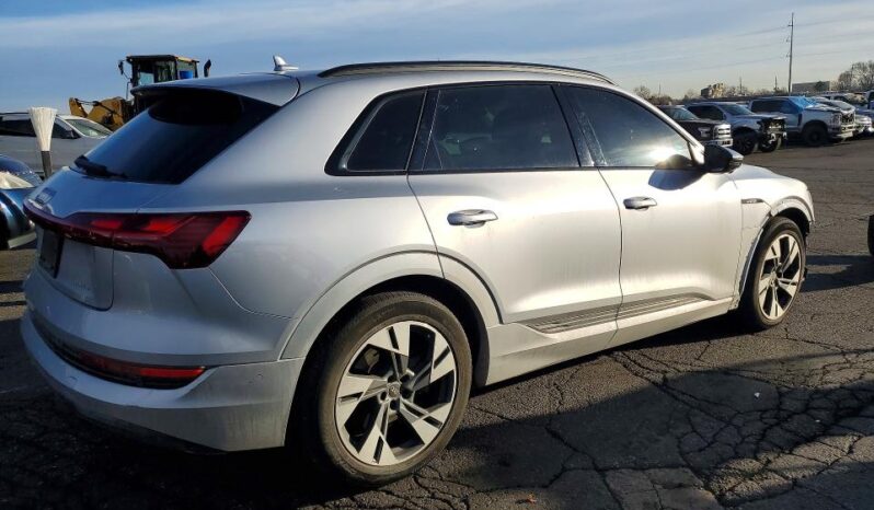 
								2022 Audi E-tron full									