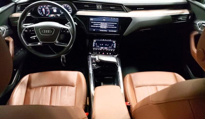 
								2022 Audi E-tron full									